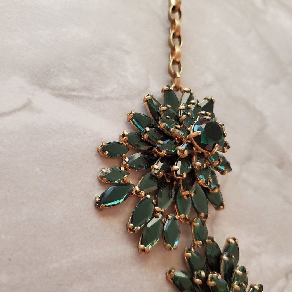 🎄 J.Crew Emerald Stacked Cluster Fan Rhinestone Crystal Statement Necklace 🎄 - Picture 7 of 14